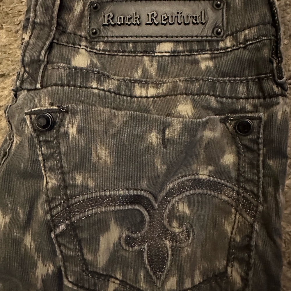 Rock revival woman’s